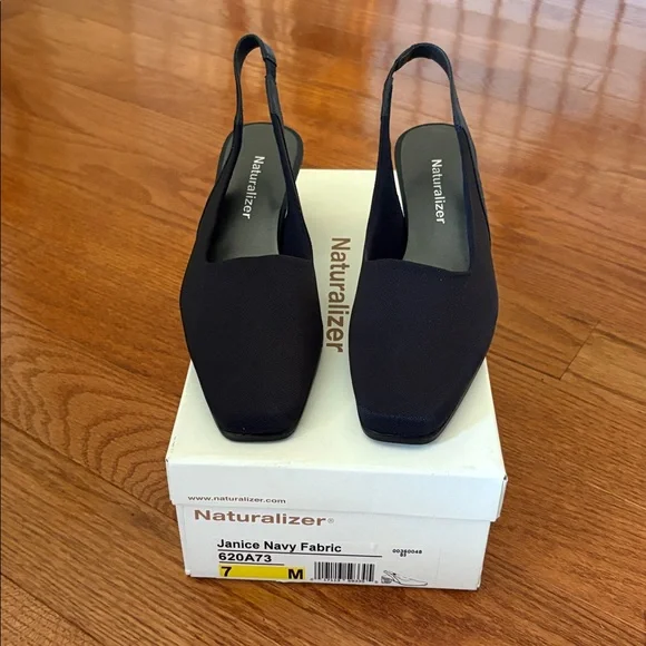 Naturalizer Women's Janice Navy Fabric  Slingback Heels - Picture 2 of 5